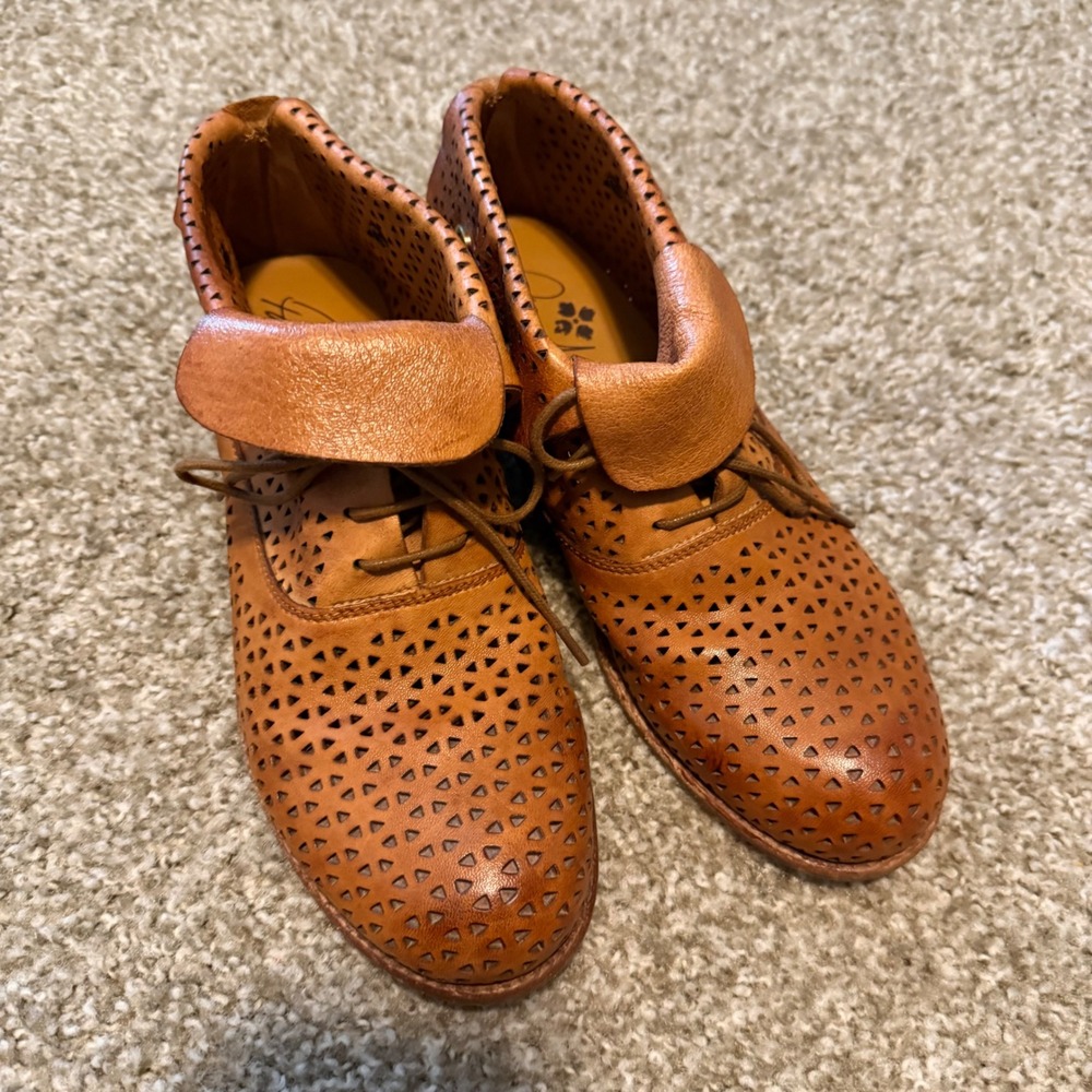 Patricia Nash Sabrina Cognac Leather Perforated Lace Up Booties Size 8 Boho